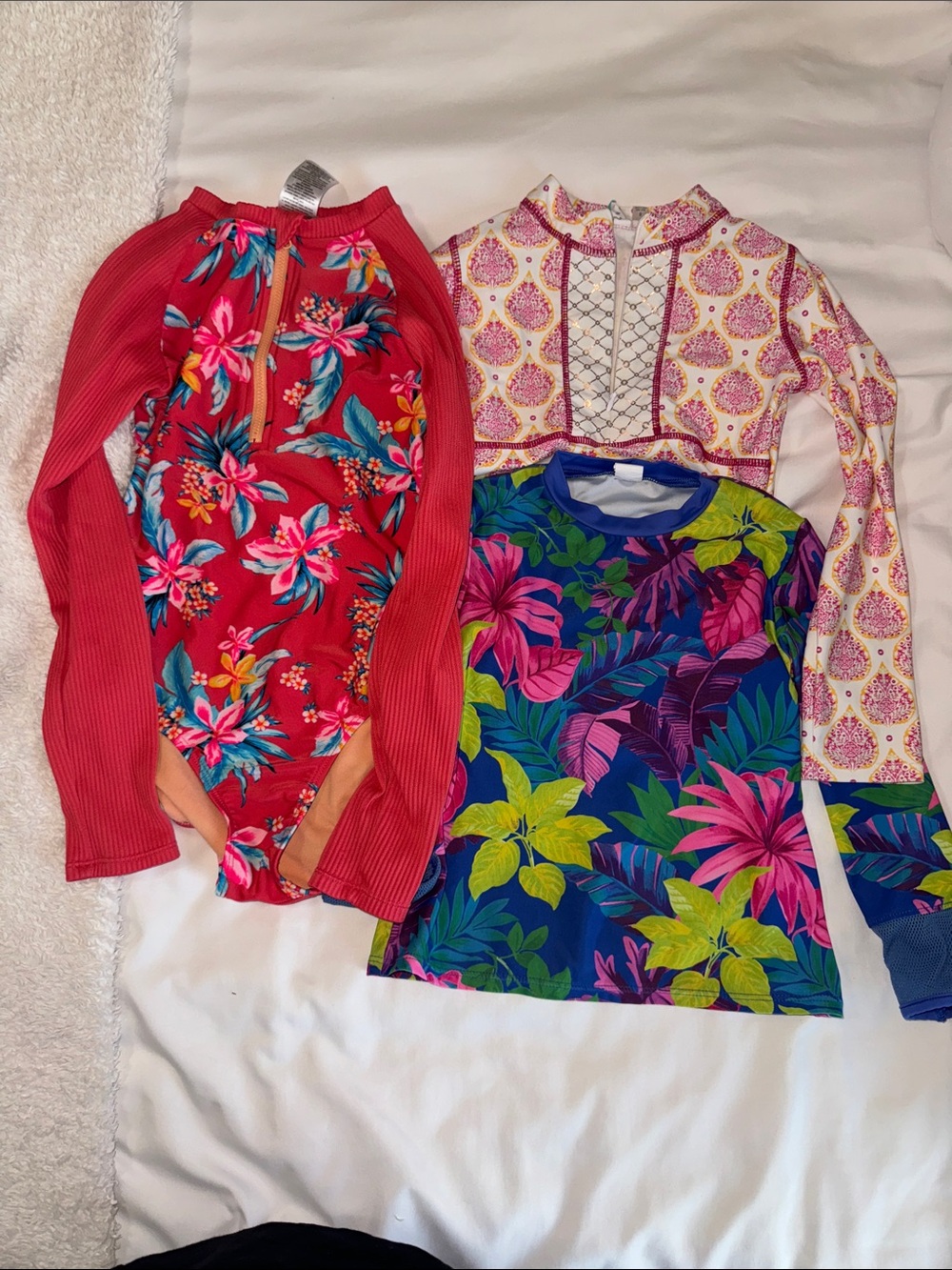 Bundle 3 Rash Guard Swimsuits
1 piece 2 long sleeve swim shirts.
Precious colors